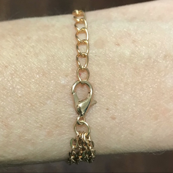 LAST ONE Dainty Layered Necklace - Picture 7 of 7